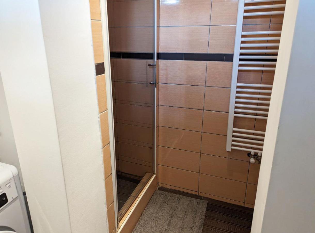 Private Lowerground Floor In Schonbrunn /w Free Parking * Wien